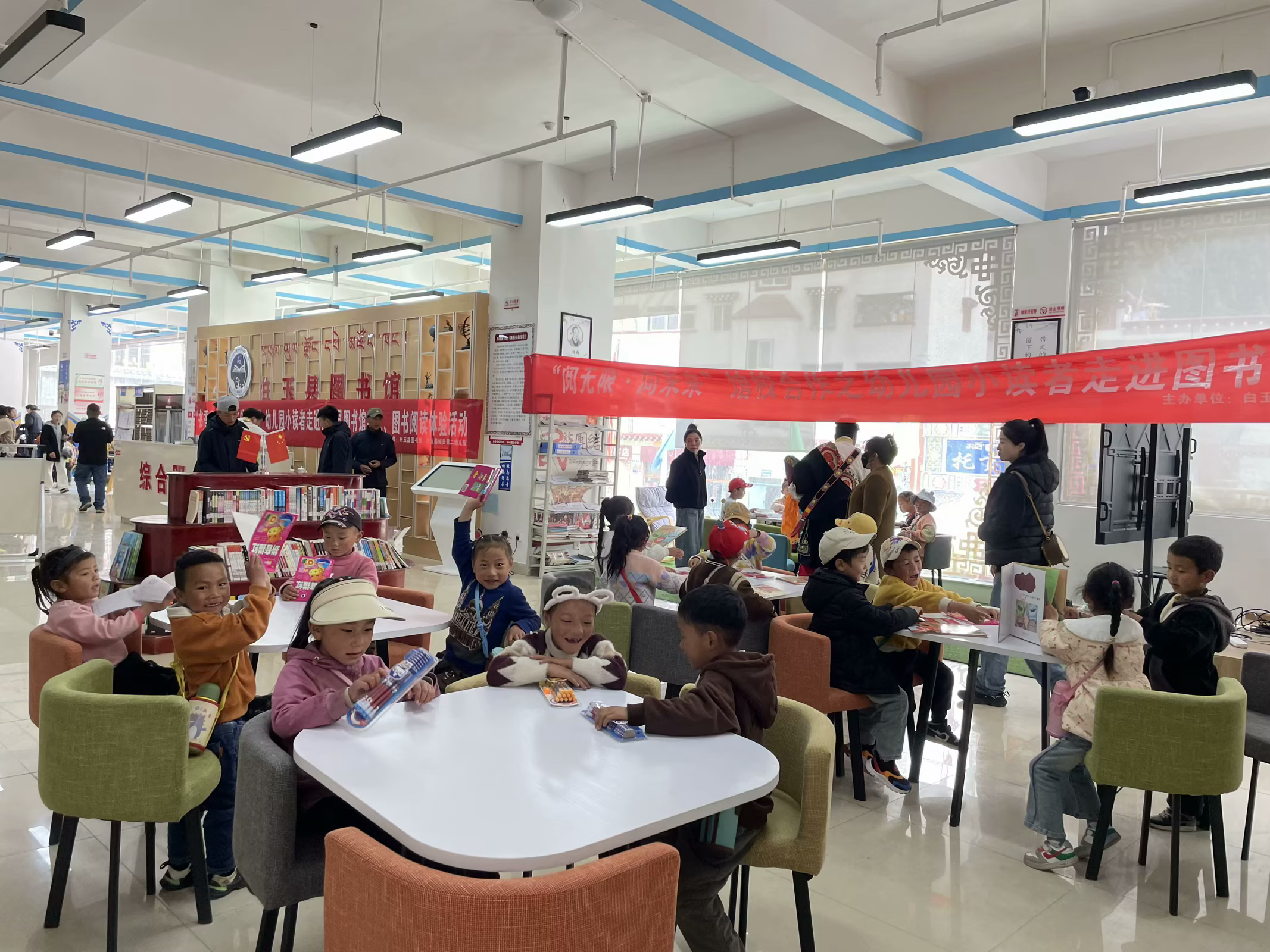 捐資208萬(wàn)余元，改造提升白玉縣圖書(shū)館、文化館